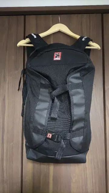 CHROME 블랙 백팩