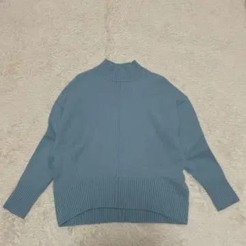 새상품급 레이빔즈 니트 스웨터 하이넥 스카이블루 루즈핏