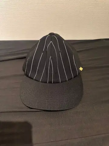 ca4la 스트라이프 디자인 블랙 캡
