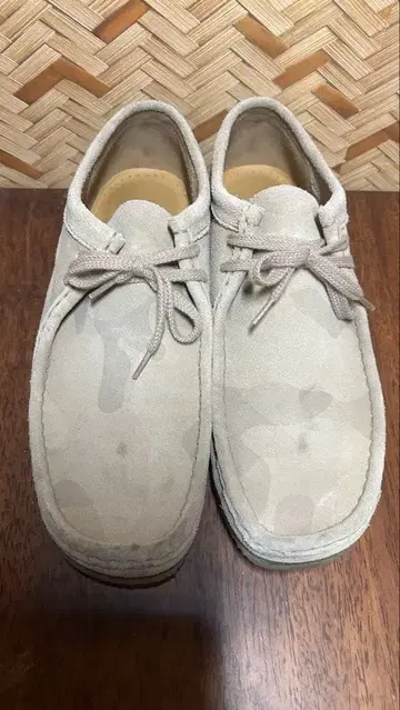 레어 클락스 왈라비 그레이 카모플라쥬 카모플라