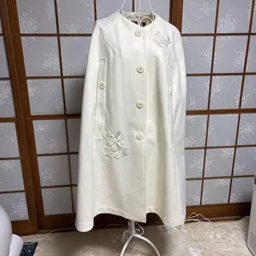 슈퍼 뷰티 스팽글 자수 판초 코트