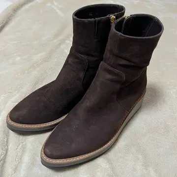 HIMIKO 다크 브라운 스웨이드 통굽 숏부츠 23.5