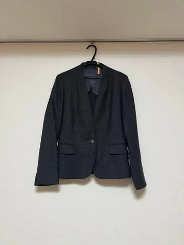 더 슈트 컴퍼니 차콜 그레이 노카라 수트 셋업