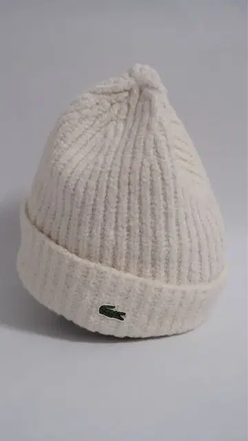 [ 거의 새것 / 가격 인하 ] 라코스테 화이트 브러쉬드 울 니트 모자