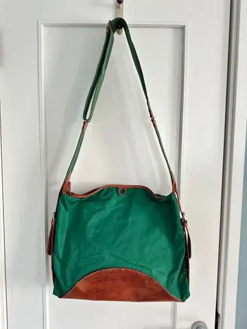 [ felisi ] 숄더백 그린과 브라운 나일론 천연 가죽
