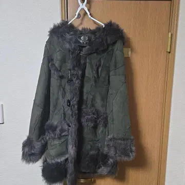 cocon 올리브 그린 후드 부착 무스탕 코트