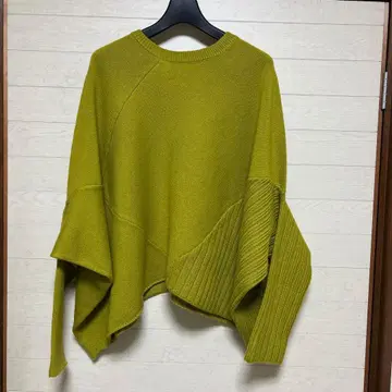올리브 그린 비대칭 니트
