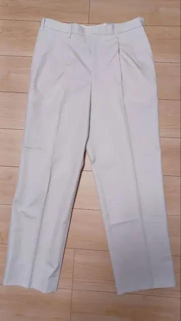 고타이리쿠 라이트 베이지 플리츠 슬랙스