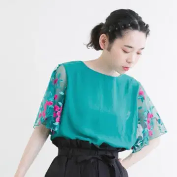 그린 컬러 블라우스 멀로플러스