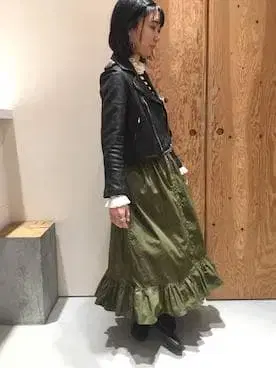 새상품급 YEAR 앰비덱스 카키 올리브 그린 프릴 나일론 스커트