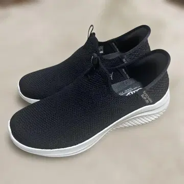 SKECHERS SLIP-INS 블랙 스니커즈