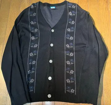 꽃무늬 자수 블랙 가디건 ftw