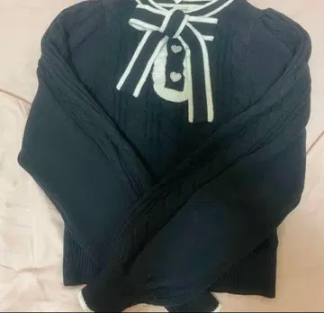 evelyn 에블린 바이컬러 하트 니트 블랙