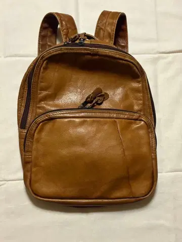 브라운 가죽 백팩