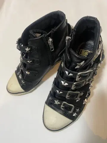 Ash 스터드 장식 블랙 웨지솔 스니커즈 3550005