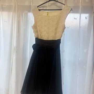 스트로베리 필드 포멀 드레스