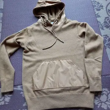 MONCLER 베이지 후드 부착 후드티