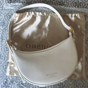 크리스찬 빌라 하프문 백 화이트 가죽