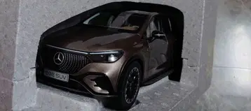 Mercedes-Benz EQE SUV 1:18 스케일