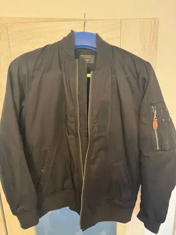 아바클로 ABERCROMBIE AND FITCH MA-1 S 사이즈