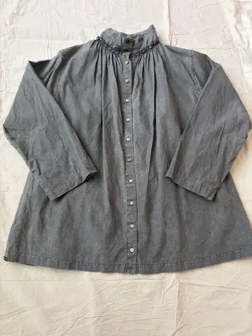 네스트로브 UpcycleLino 개더 천연 염색 블라우스