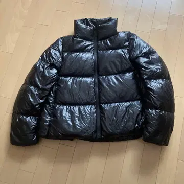 유니클로 울트라 라이트 다운 샤이니 볼륨 자켓 S