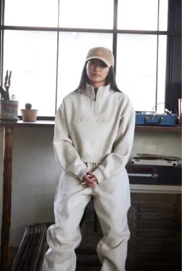 뉴에라 하프 지퍼 크롭 맨투맨 트레이닝복 후드티