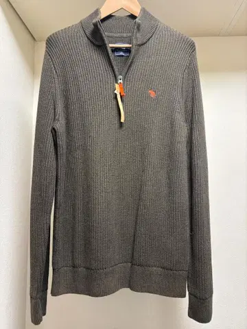 사이즈 L Abercrombie & Fitch 하프 지퍼 니트 스웨터