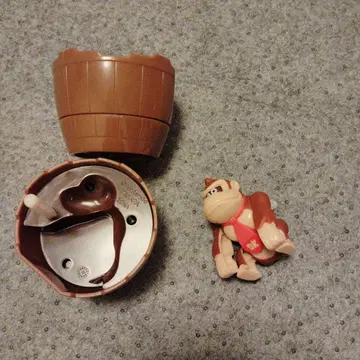 돈키콩 피규어와 배럴