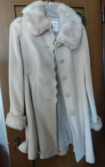 Secret Honey 베이지 퍼 포함 롱 코트