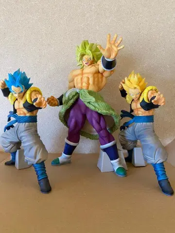 드래곤볼 브로리 액션 피규어