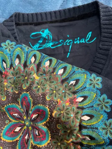 Desigual 플라워 페이즐리 무늬 긴팔 니트 하자품