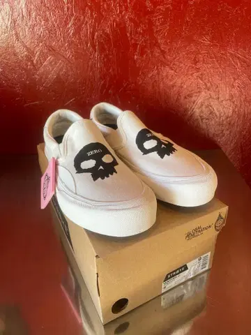 STRAYE ZERO 스컬 프린트 슬립온