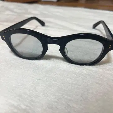 하쿠산 메가네 오버 사이즈 블랙 안경 케이스 포함 렌즈는 그레이입니다.