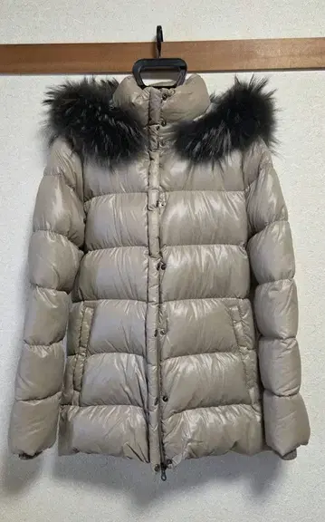 DUVETICA 베이지 다운 자켓 40