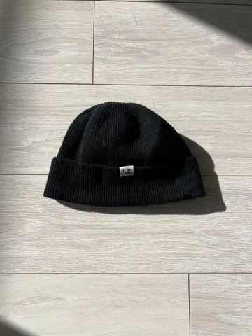 C.P. COMPANY 블랙 니트 모자 UNI
