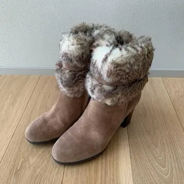 [ 미사용 새상품 ] GEOX 베이지 퍼 포함 스웨이드 부츠