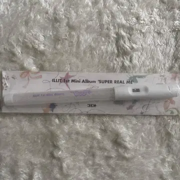 ILLIT 데뷔 쇼케이스 Super Real Me 응원봉