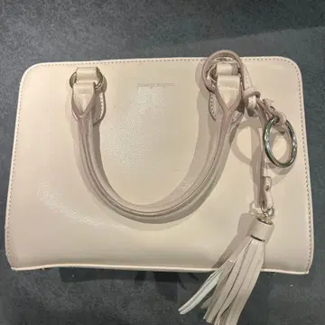 라이트 베이지 핸드백 태슬 포함