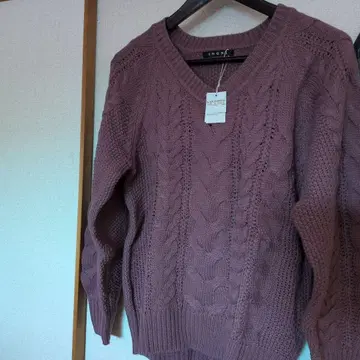 INGNI 케이블 짜임 퍼플 V넥 스웨터