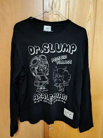 Dr. 슬럼프 아라레짱 T셔츠 1981년