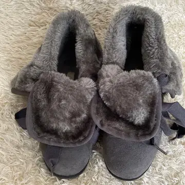 PEACH JOHN 피치 존 그레이 스웨이드 어그 부츠 리본 포함