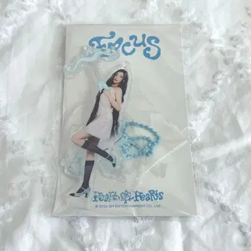 hearts2hearts 유하 아크릴 스탠드 focus MD