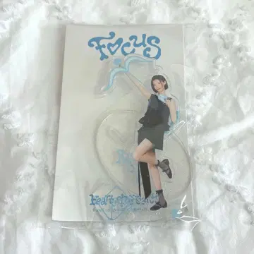 hearts2hearts 지우 아크릴 스탠드 focus MD