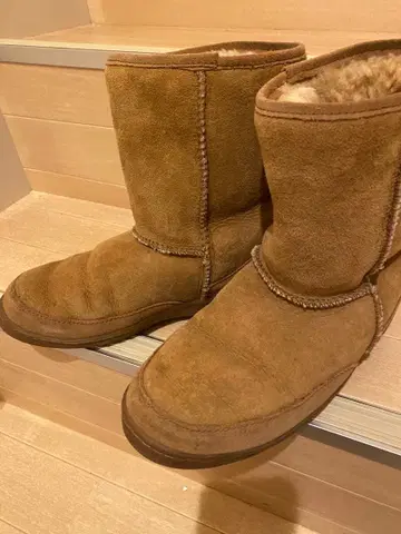 MINNETONKA 브라운 어그 부츠