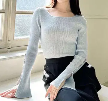 RESEXXY 리젝시 슬리브 디자인 샤이니 니트탑