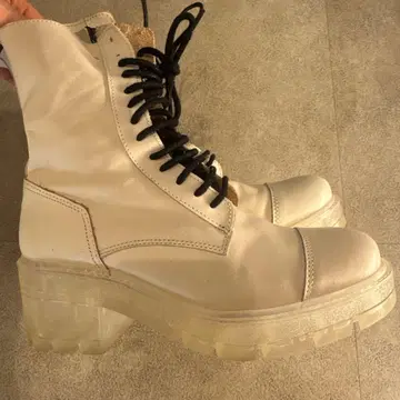 ZARA 화이트 레이스업 부츠 클리어 솔