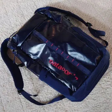 Patagonia 블랙홀 백팩 / 네이비 / 로고 까짐 있음