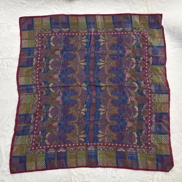 폴 스튜어트 / 100% 실크 패턴 스카프