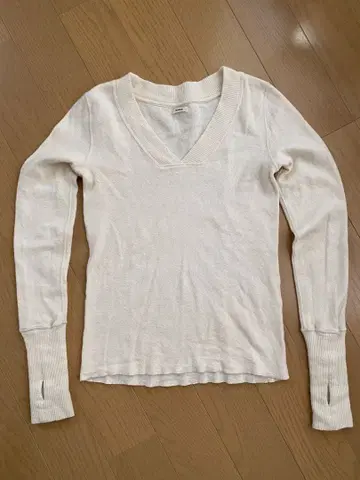 nowos 울 V넥 스웨터